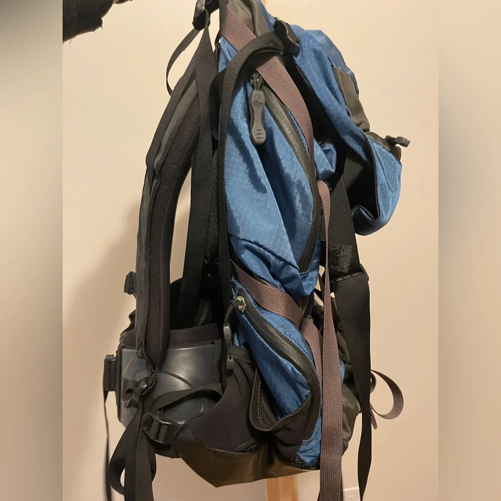 Gregory Deva 60 WXS Hiking Backpack Blue and Black